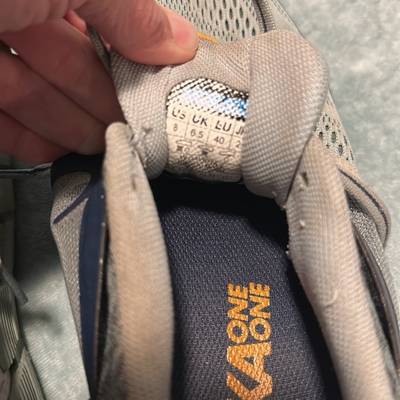 Hoka Gaviota 2 size 8 - Picture 3 of 6